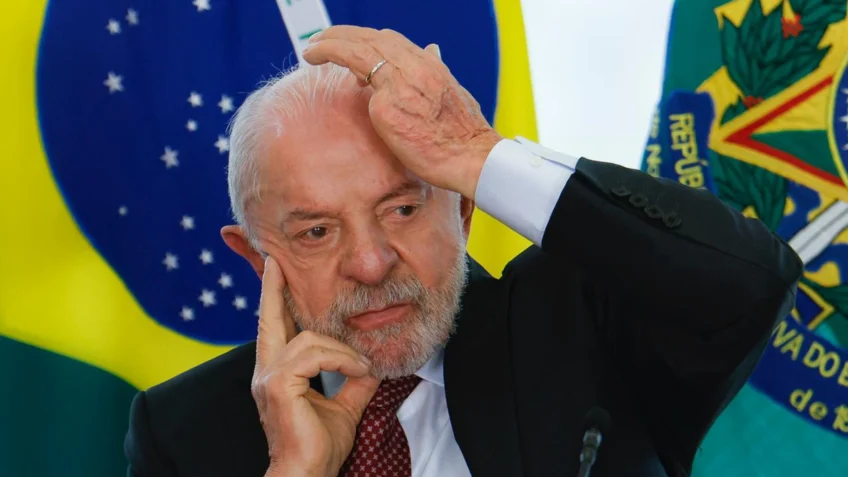 Preocupado com o STF, Planalto mira Flávio e evita exposição de Lula